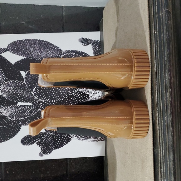 NWOT CHELSEA LIGHT BROWN SLIP ON RUBBER RAIN BOOTS TAN JELLY PULL UPS - Picture 6 of 9